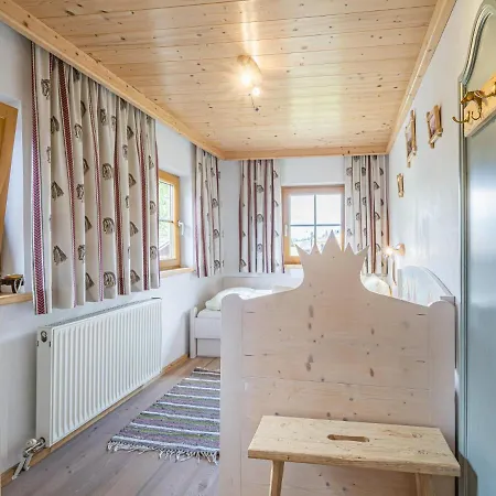 Weberhof 1-2 *